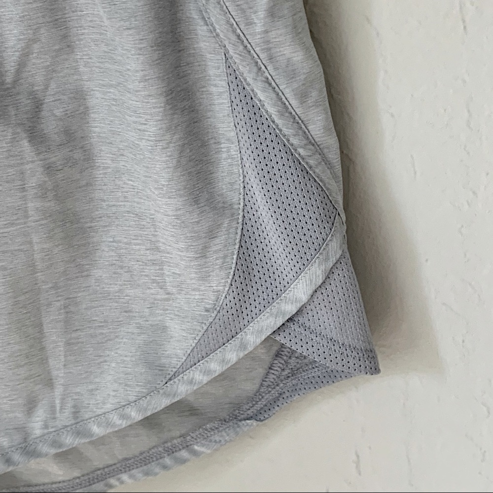 UNDER ARMOUR Fly-By 2.0 3.5” Shorts Gray Wolf Full Heather Size Small - Picture 8 of 14